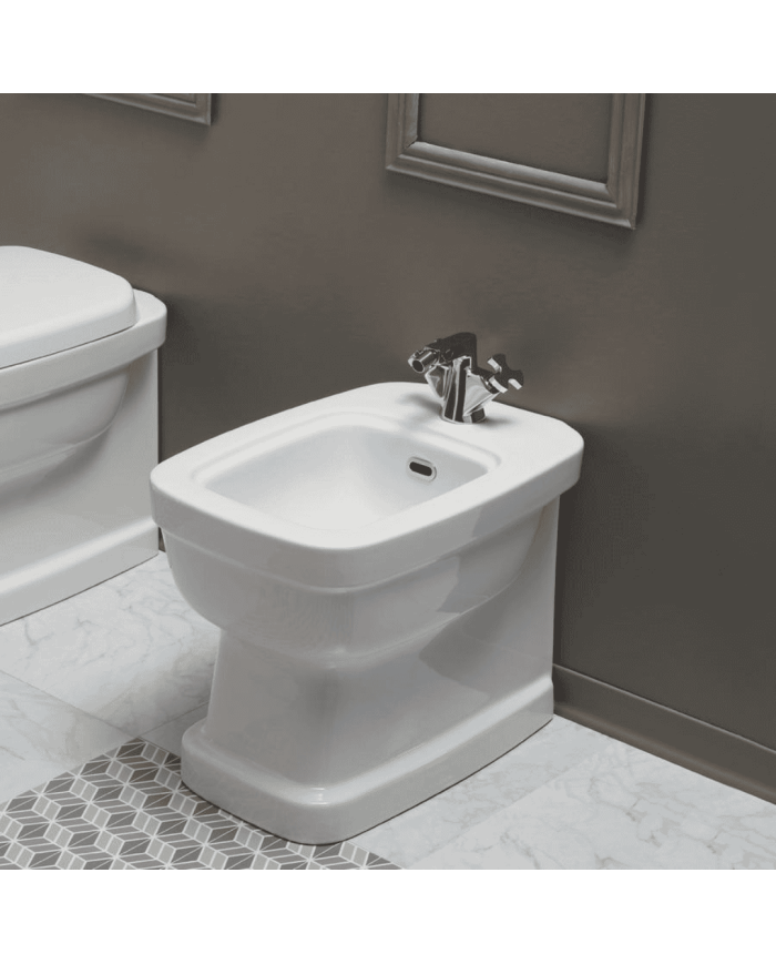 Bidet caréné blanc céramique Simas, design épuré et moderne, robinetterie chromée.