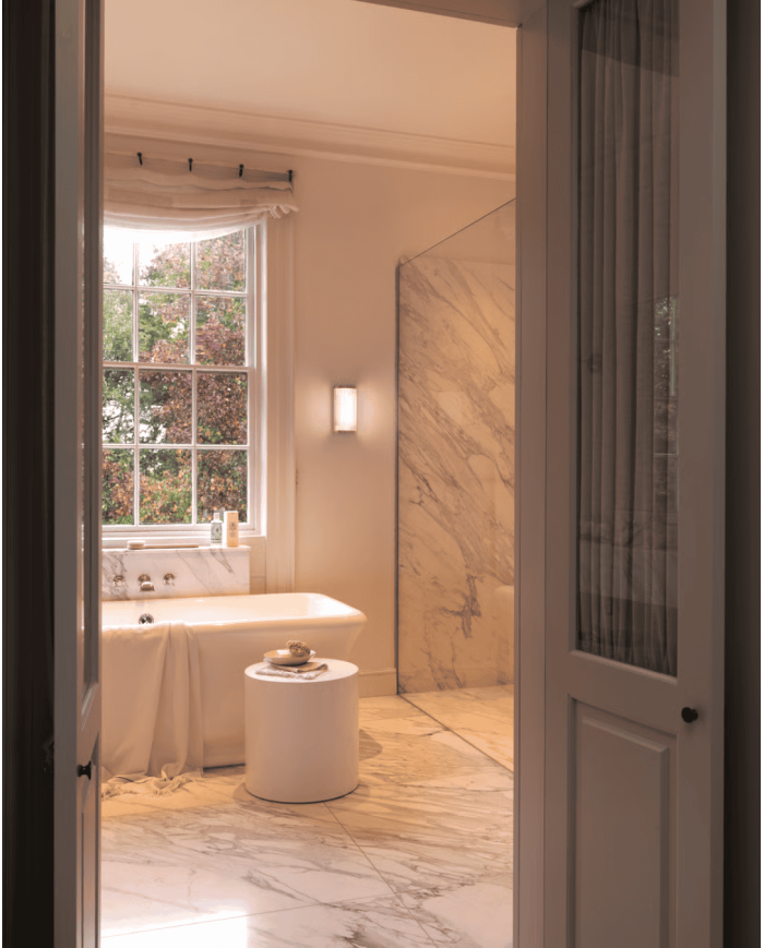 Versailles 250 - Astro Lighting