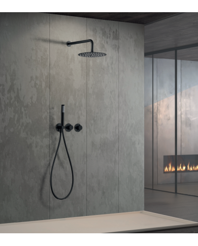 Robinetterie thermostatique encastrée noir mat avec douchette et mitigeur, design moderne et minimaliste.